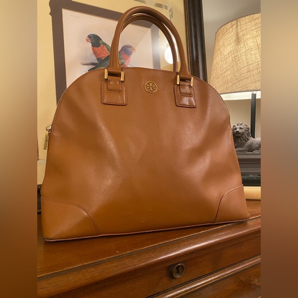 Tory Burch Robinson Bowling Bag Tan Saffiano Leather. - Picture 4 of 10